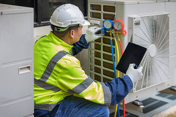Professional Hvac technician working in Pleasant Hill, TX